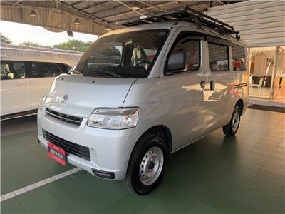 TOWN ACE VAN 5人