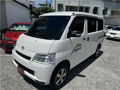 TOWN ACE VAN 5人
