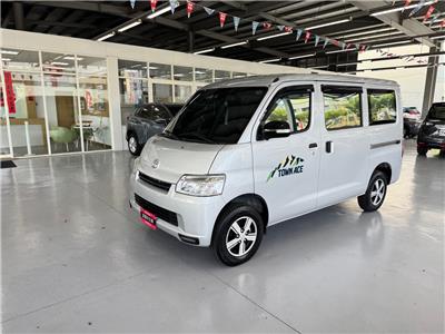 TOWN ACE VAN 5人