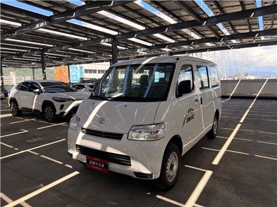 TOWN ACE VAN 5人
