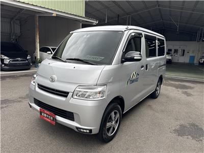 TOWN ACE VAN 5人