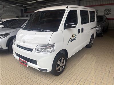 TOWN ACE VAN 5人
