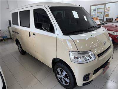 TOWN ACE VAN 5人
