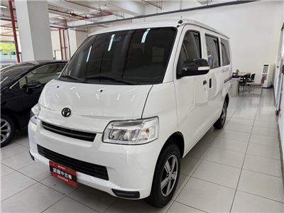 TOWN ACE VAN 5人