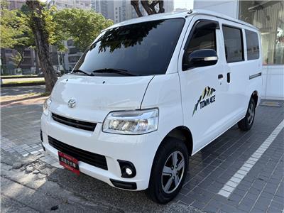 TOWN ACE VAN 5人