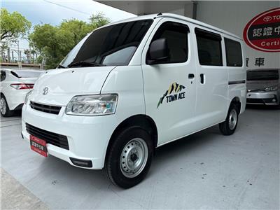 TOWN ACE VAN 5人