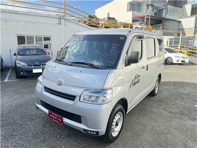 TOWN ACE VAN 5人