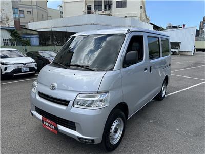 TOWN ACE VAN 5人