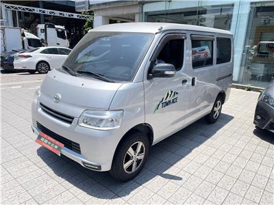 TOWN ACE VAN 5人