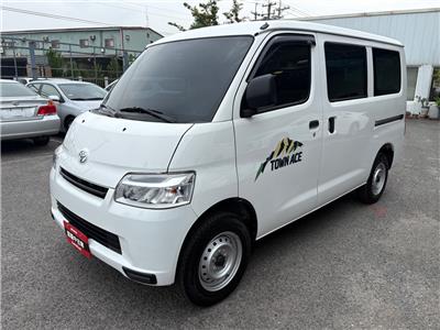 TOWN ACE VAN 5人