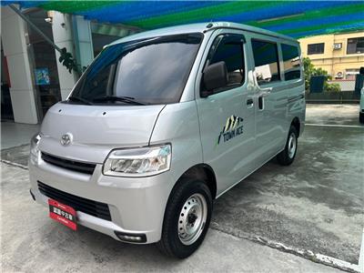 TOWN ACE VAN 5人